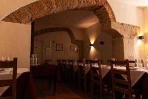 Lisbon: Fado Dinner with Wine Tasting at Canto do Poeta