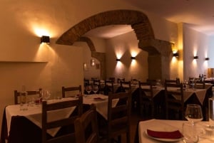 Lisbon: Fado Dinner with Wine Tasting at Canto do Poeta