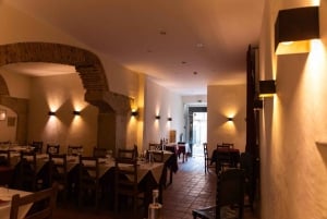 Lisbon: Fado Dinner with Wine Tasting at Canto do Poeta