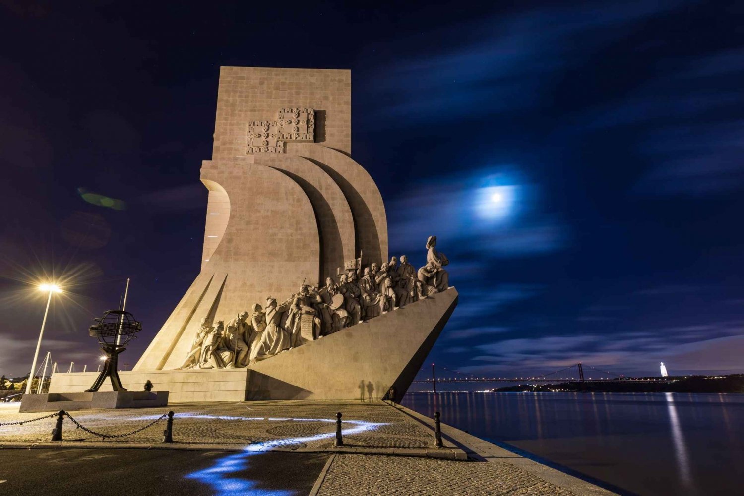Lisbon: Fado Show, Dinner & City Tour with Local Guide