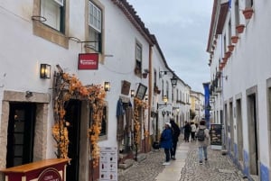 リスボン：ファティマ、バタルハ、ナザレ、オビドス（ジンジャ酒テイスティング付き）