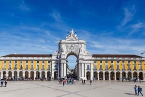 Lisbon: Food and Wine Tasting 4-Hours Tuk Tuk Tour
