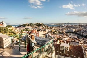 Lisbon: Food and Wine Tasting 4-Hours Tuk Tuk Tour