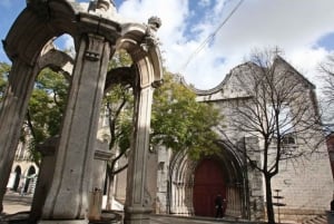 Lisbon: Food and Wine Tasting 4-Hours Tuk Tuk Tour