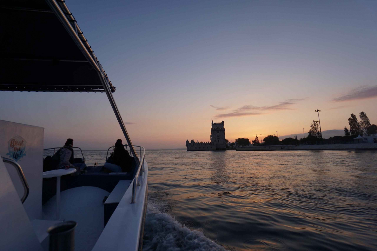 Lissabon: Sightseeing & Segelboot bei Sonnenuntergang mit einem ortskundigen Guide