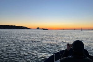 Lissabon: Sightseeing & Segelboot bei Sonnenuntergang mit einem ortskundigen Guide