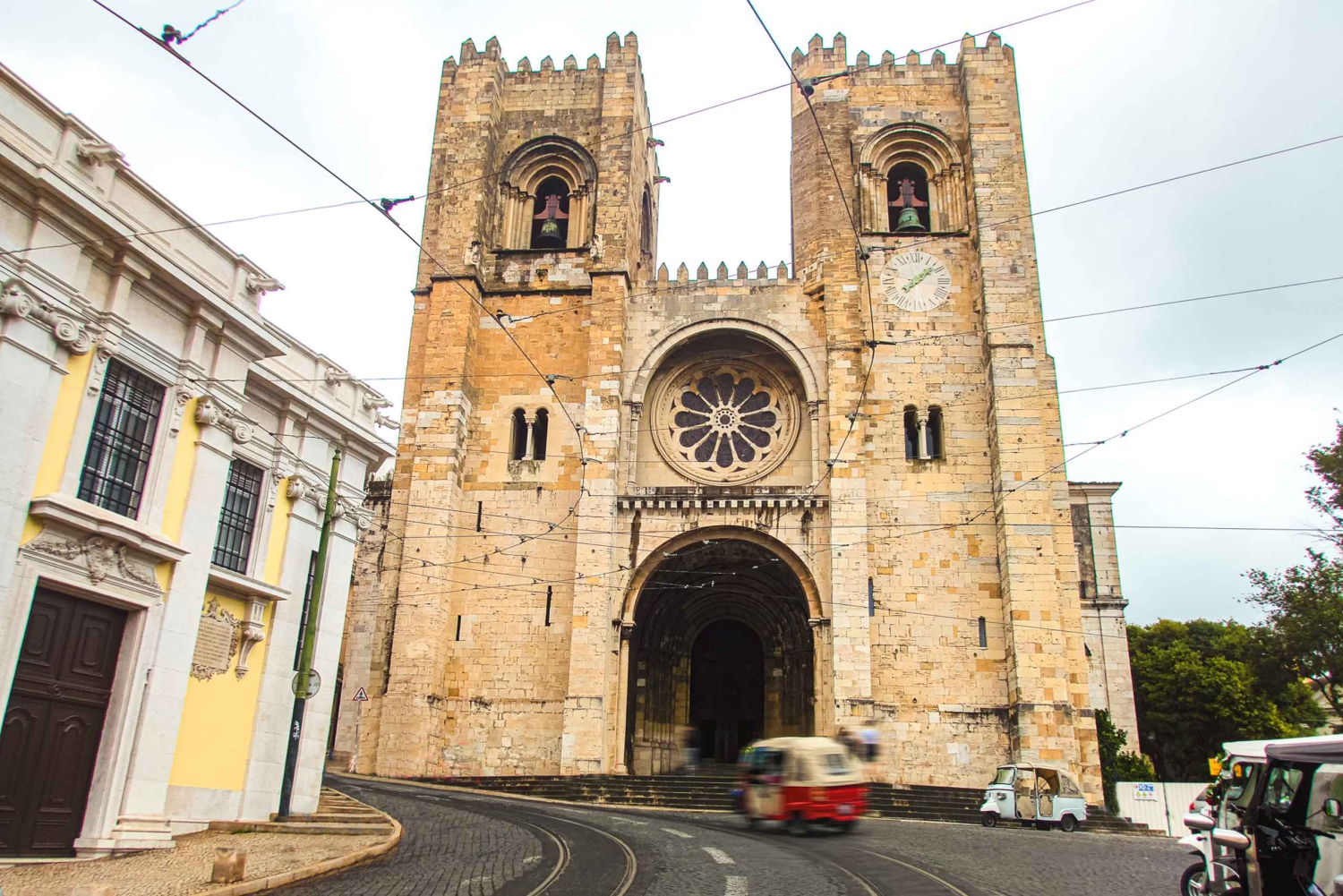 LISBONNE GRAND EXPERIENCE Tour en Tuktuk en allemand