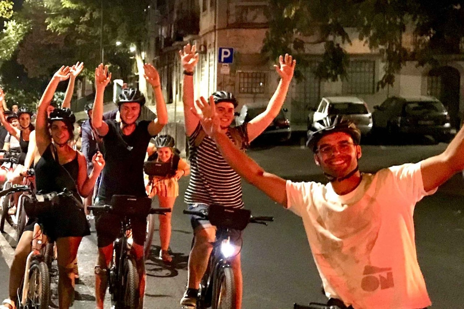 Lisbonne : Visite guidée nocturne en vélo électrique