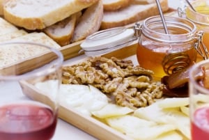 LISBON DAILY TOUR in a Vintage Jeep with FOOD&DRINK Tastings