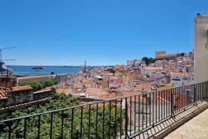 Lisbon: Hidden Gems Walking Tour with Coffee & Pastries