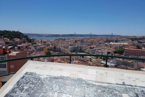 Lisbon: Hidden Gems Walking Tour with Coffee & Pastries