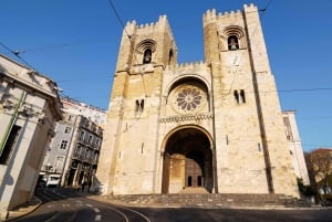 Lisbon: Hills Red Tram Tour by Tram 28 Route 24-Hour Ticket