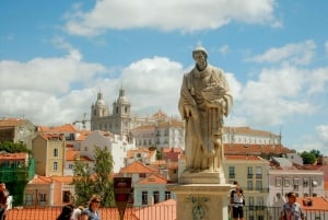 Lisbon: Hills Red Tram Tour by Tram 28 Route 24-Hour Ticket