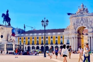 Lisbon: Tuk Tuk Private Tour With Free Polaroid Photos