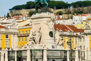 Lisbon: Old Town Tuk-Tuk Tour.