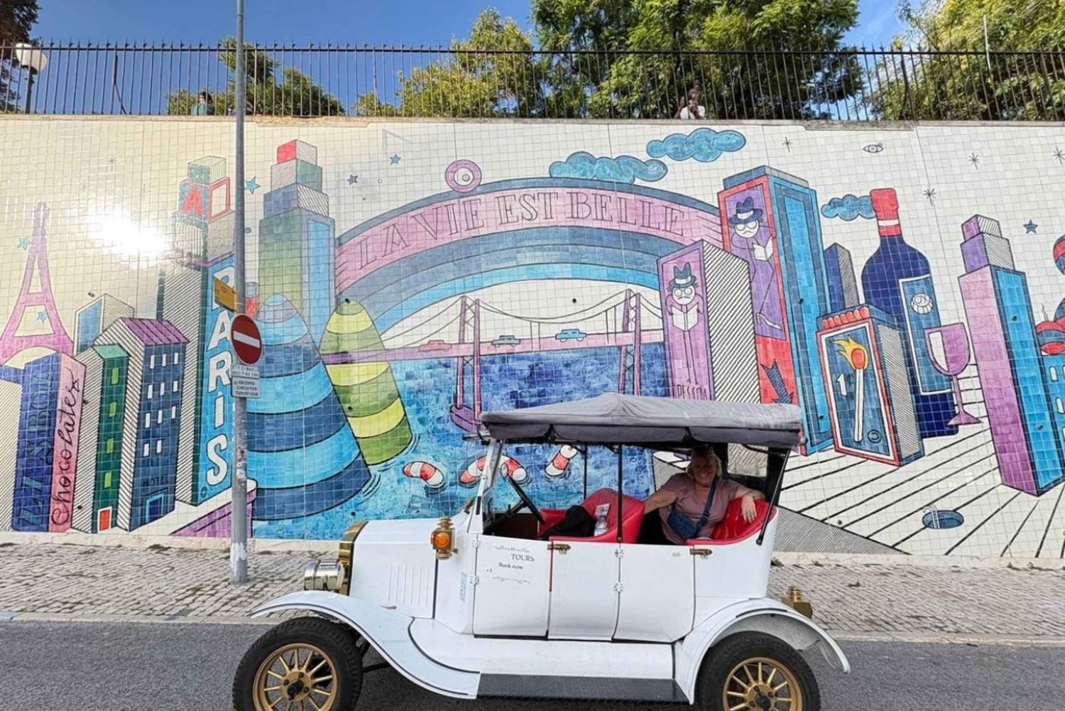 Lissabon ennennäkemättömästi: ylellinen tuk-tuk-matka Alfamassa