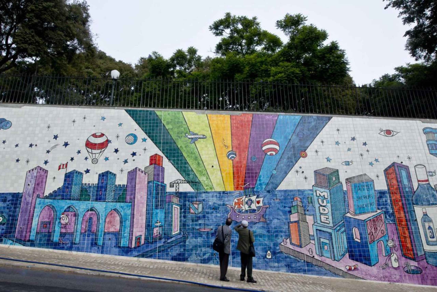 Lissabon ennennäkemättömästi: ylellinen tuk-tuk-matka Alfamassa