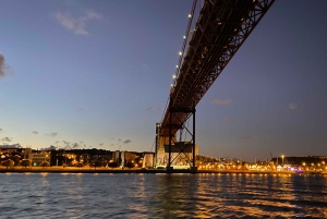 Lisbonne : Croisière nocturne en voilier de luxe