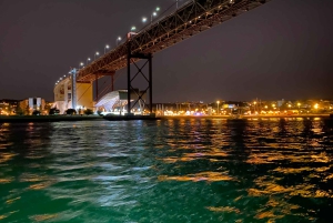 Lisbonne : Croisière nocturne en voilier de luxe