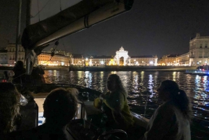 Lisbonne : Croisière nocturne en voilier de luxe
