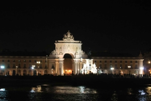 Lisbonne : Croisière nocturne en voilier de luxe