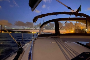 Lisbonne : Croisière nocturne en voilier de luxe