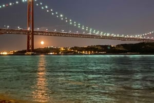 Lisbonne : Croisière nocturne en voilier de luxe
