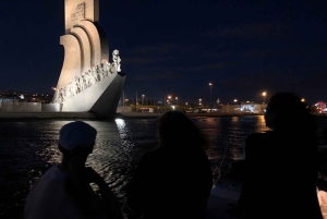 Lisbonne : Croisière nocturne en voilier de luxe