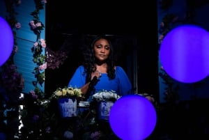 Lissabon: Mamma Mia Station Dinner Show met drankjes