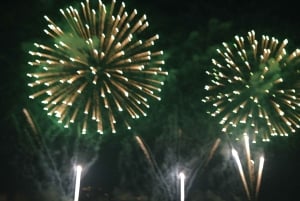 Lisbona: Crociera in barca a vela sul fiume Tago con fuochi d'artificio di Capodanno