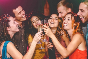 Lisbona: Crociera di Capodanno con DJ, Open Bar, snack e vino