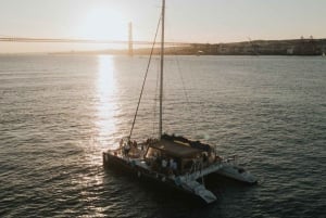 Lisboa: Nyttårsaften om bord med drinker, musikk og fyrverkeri