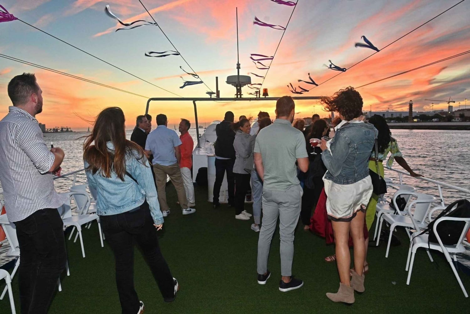 Lissabon: Oudejaarsavond rondvaart op de rivier de Taag met open bar