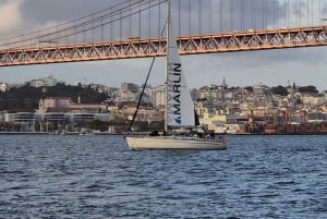 Lissabon: Oudejaarsavond rondvaart op de rivier de Taag met open bar