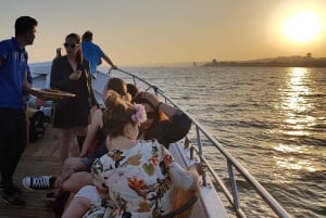 Lissabon: Oudejaarsavond rondvaart op de rivier de Taag met open bar