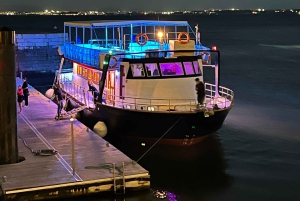 Lisbon: New Year's Eve with Live Dj Fireworks and Open Bar