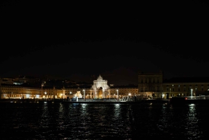 Lisbona: crociera notturna con DJ e open bar