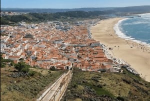 Tour privato di un giorno alla medievale Óbidos e al villaggio di Nazaré