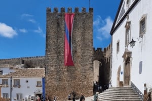 Tour privato di un giorno alla medievale Óbidos e al villaggio di Nazaré