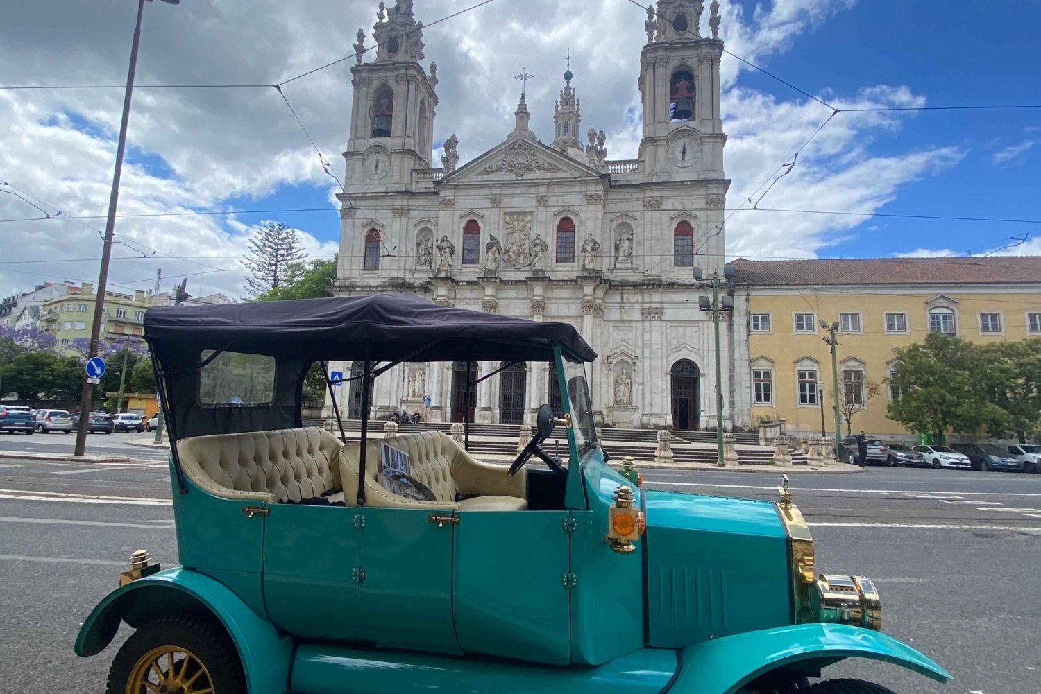 Lisbonne : Visite de la vieille ville et du Chiado en voiture ancienne