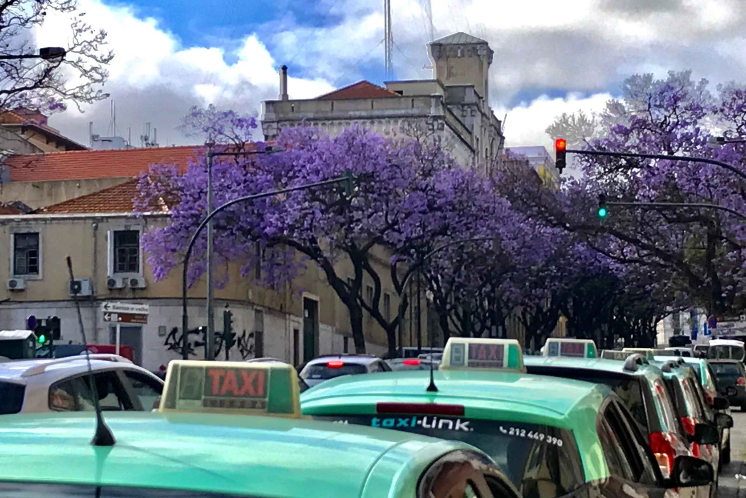 Lisbon: Old Town and Chiado Vintage Car Tour