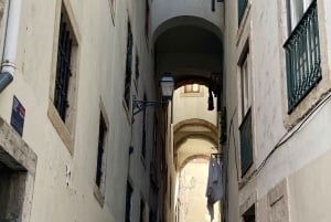 Lisbon: Old Town and Chiado Vintage Car Tour