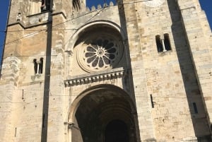 Lisbon: Old Town and Chiado Vintage Car Tour