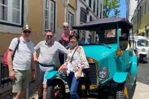 Lisbon: Old Town and Chiado Vintage Car Tour