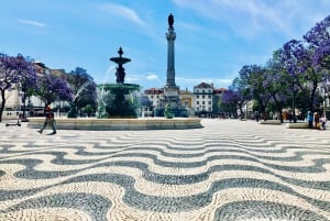 Lisbon: Old Town and Chiado Vintage Car Tour