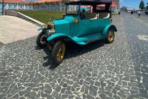 Lisbon: Old Town and Chiado Vintage Car Tour