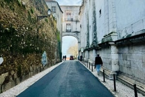 Lisbon: Old Town Sightseeing Tour by Tuk-Tuk