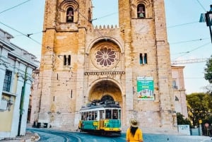 Lisbon: Old Town Sightseeing Tour by Tuk-Tuk