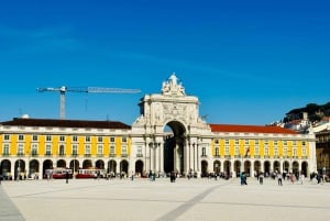 Lisbon: Old Town Sightseeing Tour by Tuk-Tuk