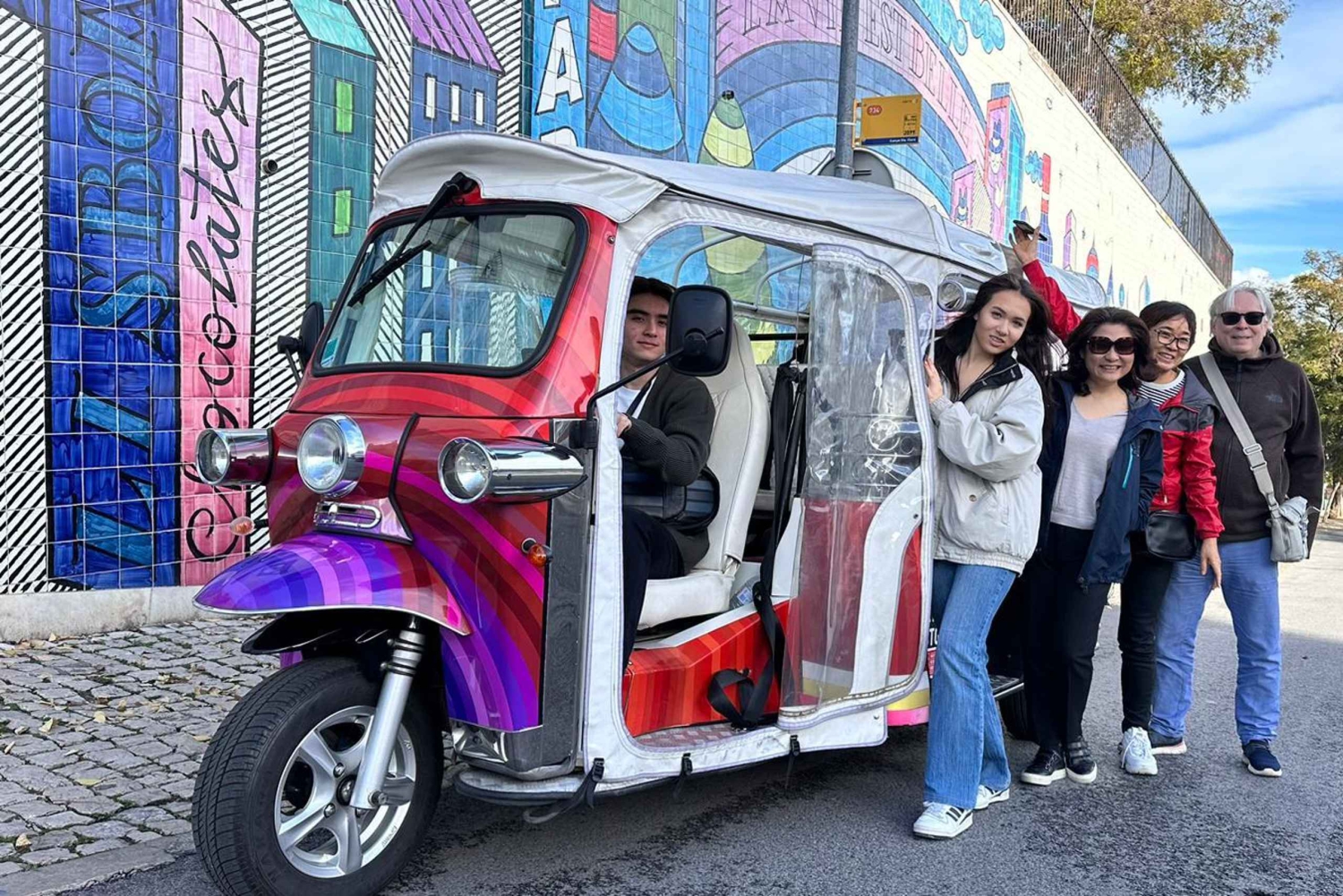 リスボン：旧市街トゥクトゥクツアー